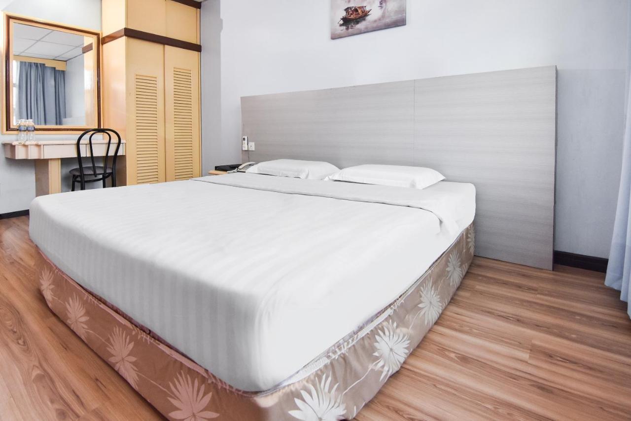 OYO 90602 Hotel Hsiang Garden SDK Exterior foto