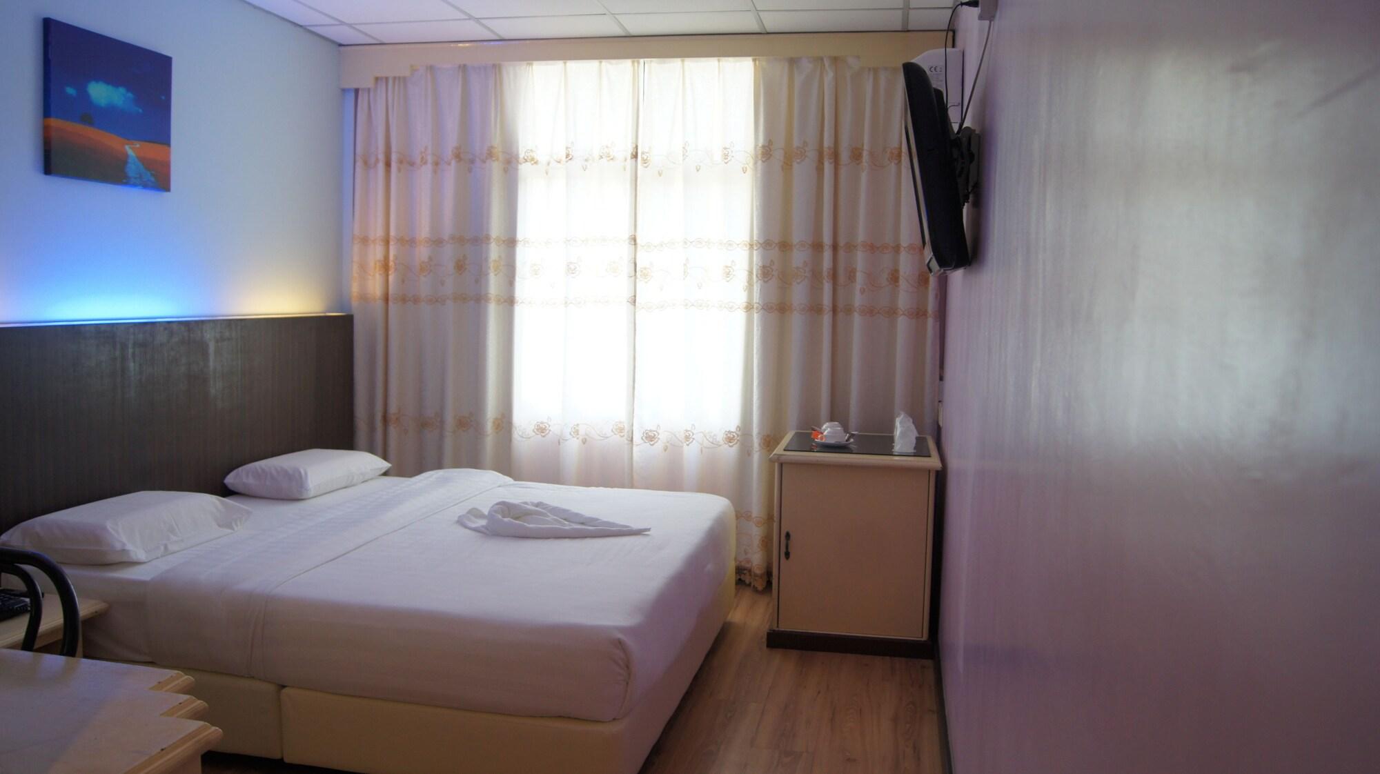 OYO 90602 Hotel Hsiang Garden SDK Exterior foto