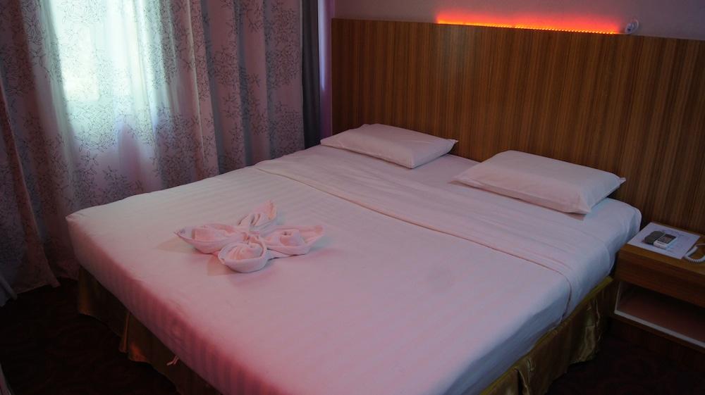 OYO 90602 Hotel Hsiang Garden SDK Exterior foto